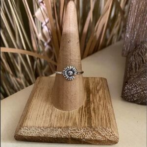 Flower “She loves me Not” Sterling Silver Daisy Ring Various Sizes